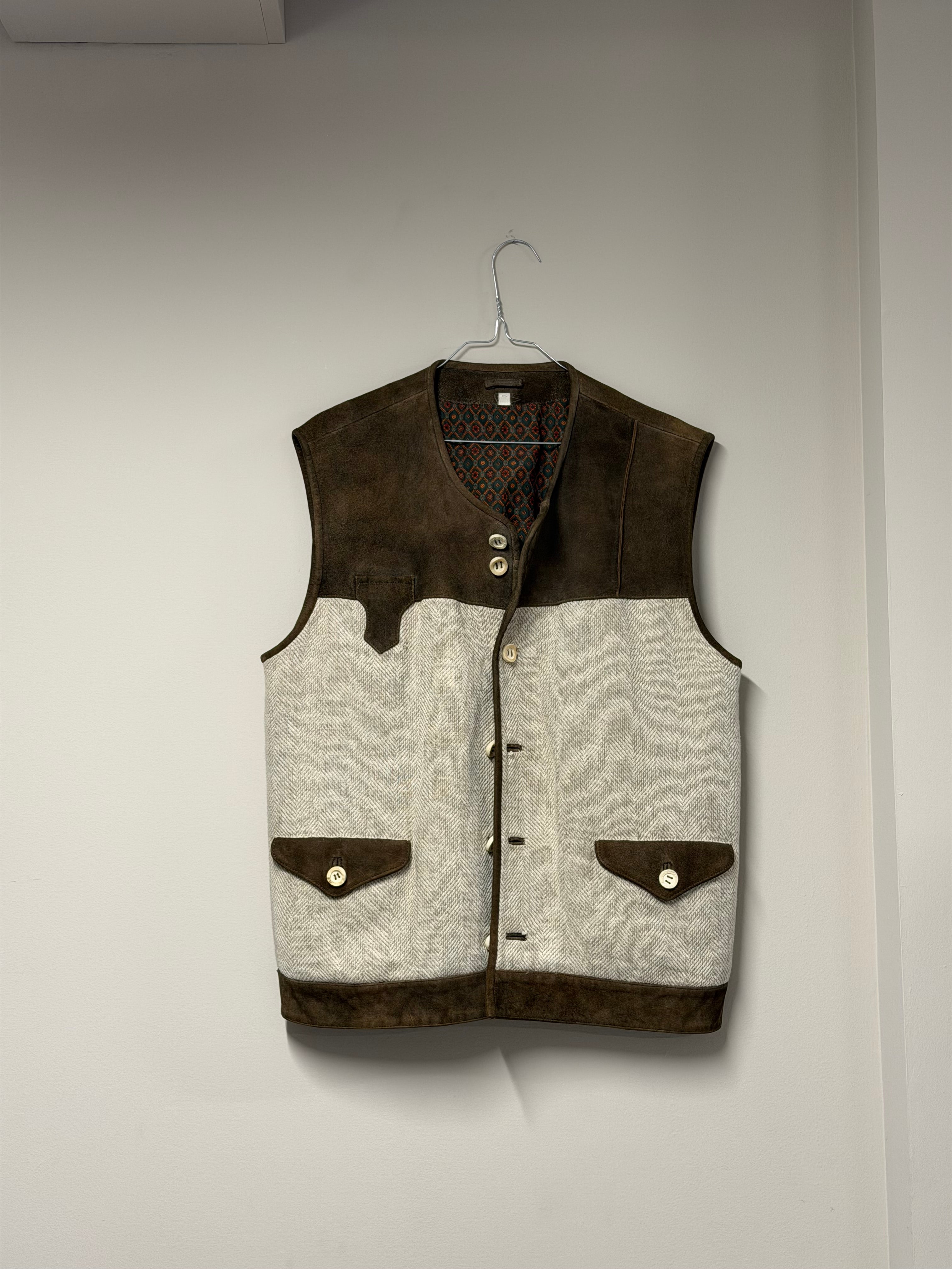 Gilet Sans Manches Vintage en Laine Chevron et Détails Suédés Frnchlovebread