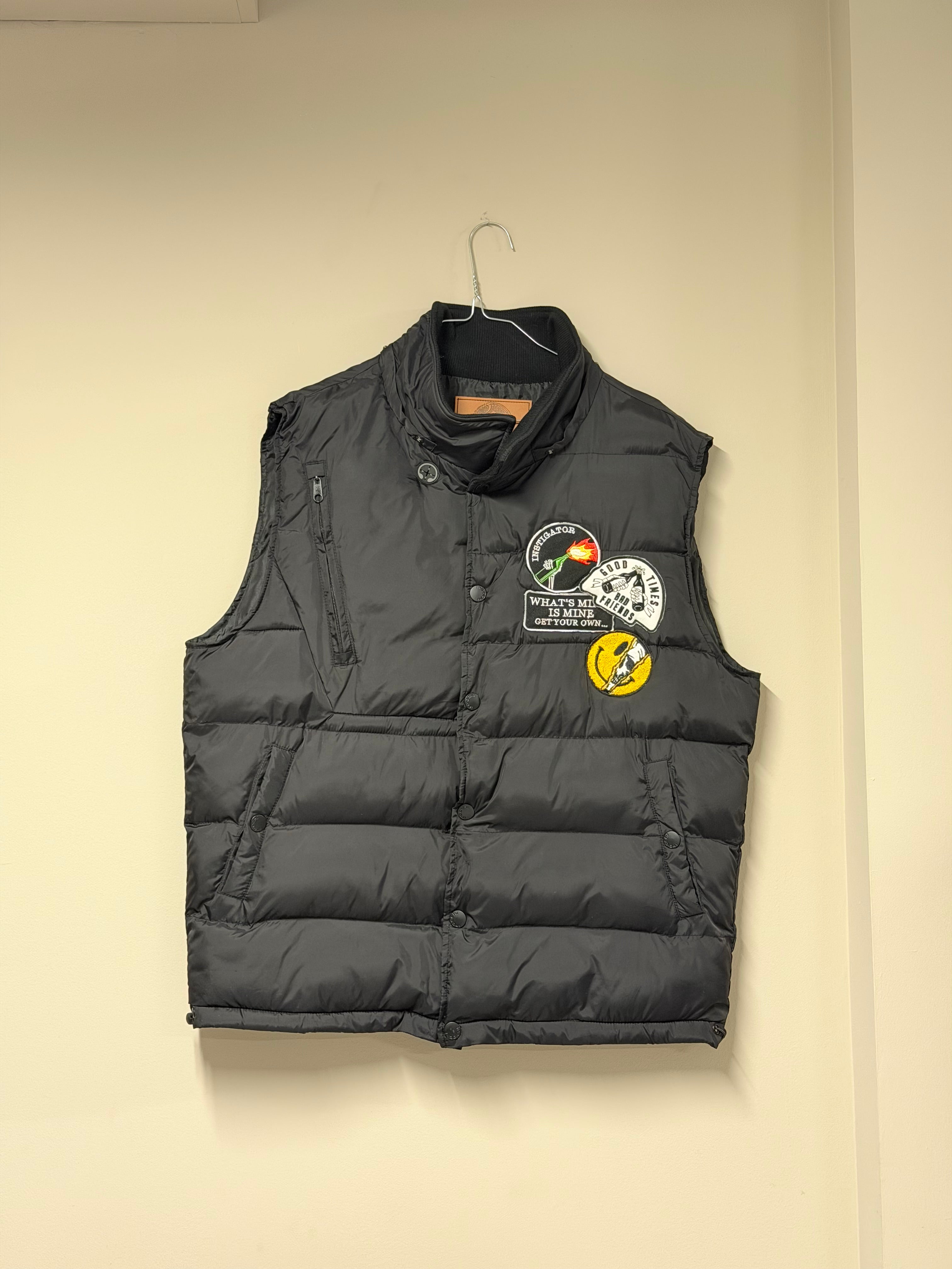 Doudoune Sans Manches Noire "Custom Patch" — Style Techwear & Punk Frnchlovebread